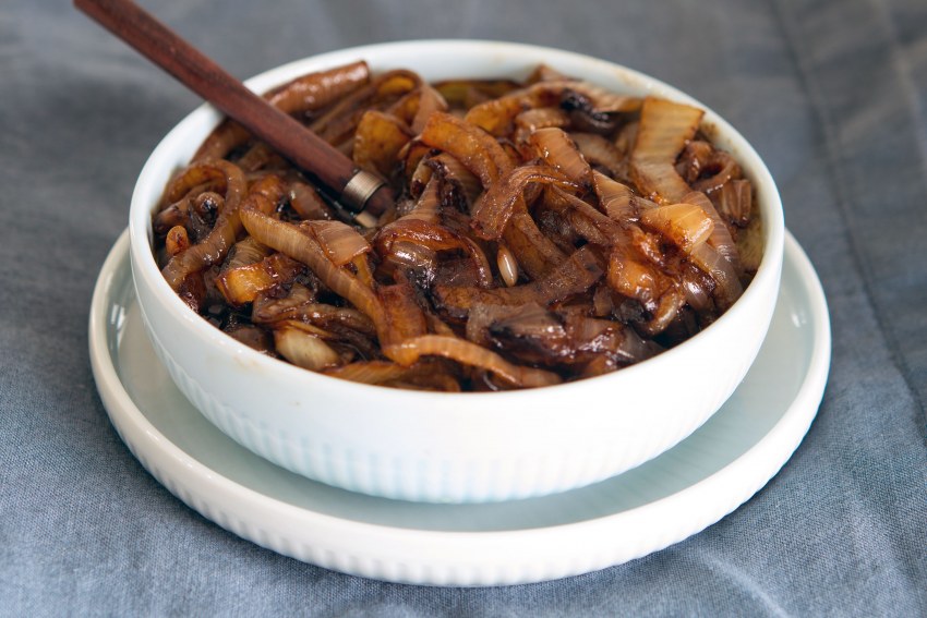 Карамелизованный красный лук