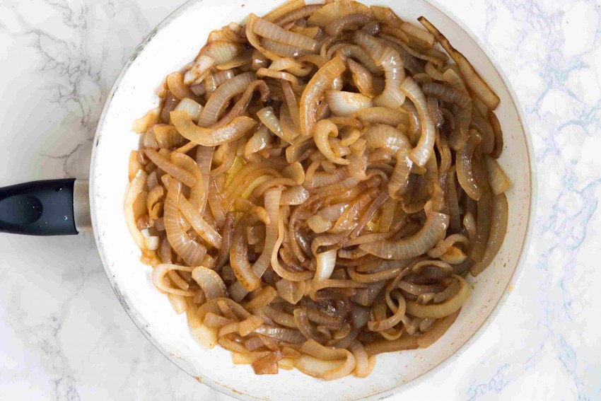 Печеный карамелизованный лук