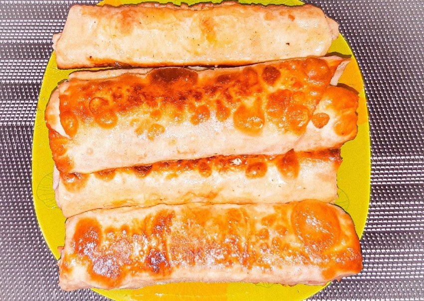 Сосиски в лаваше с сыром