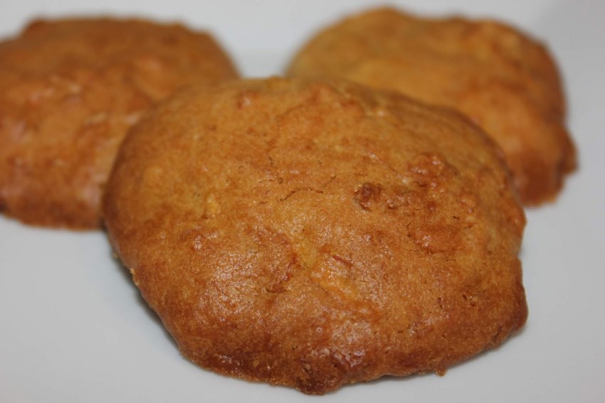 Печенье из моркови яблок и изюма