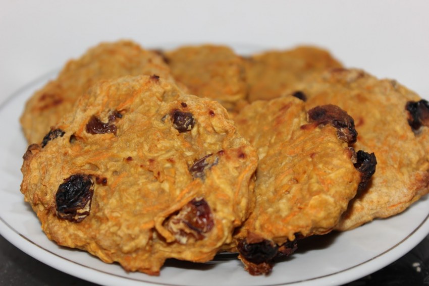 Печенье с морковкой и изюмом