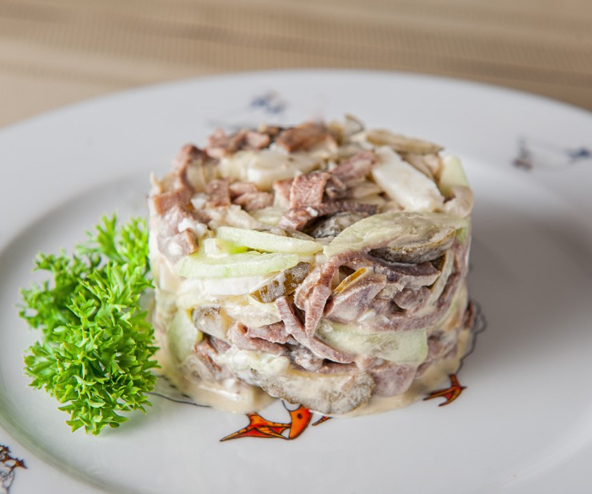 Салат с копченой курицей