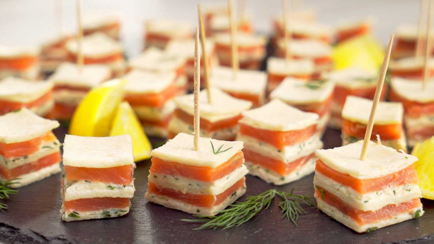 Канапешки с оливками и красной рыбой