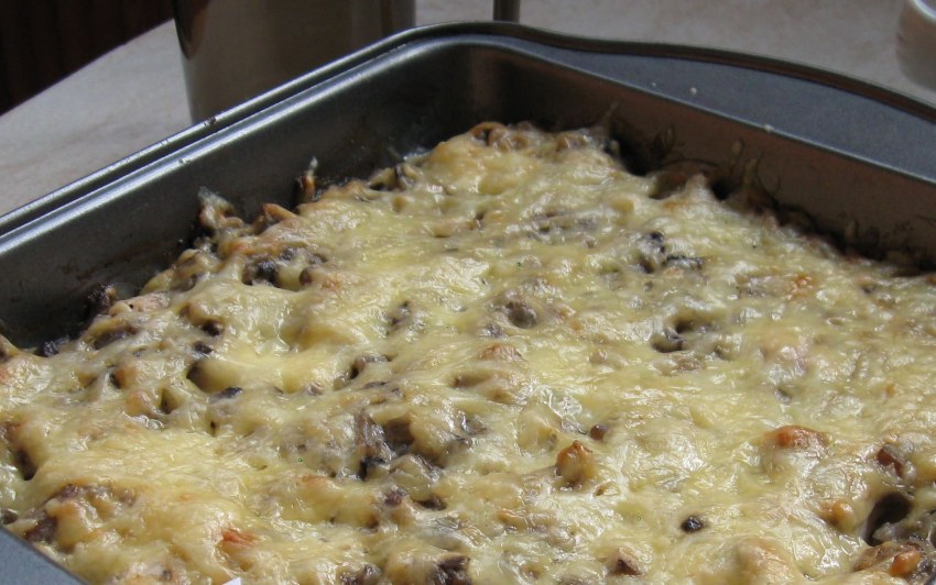 Жульен с курицей и грибами в тарталетках
