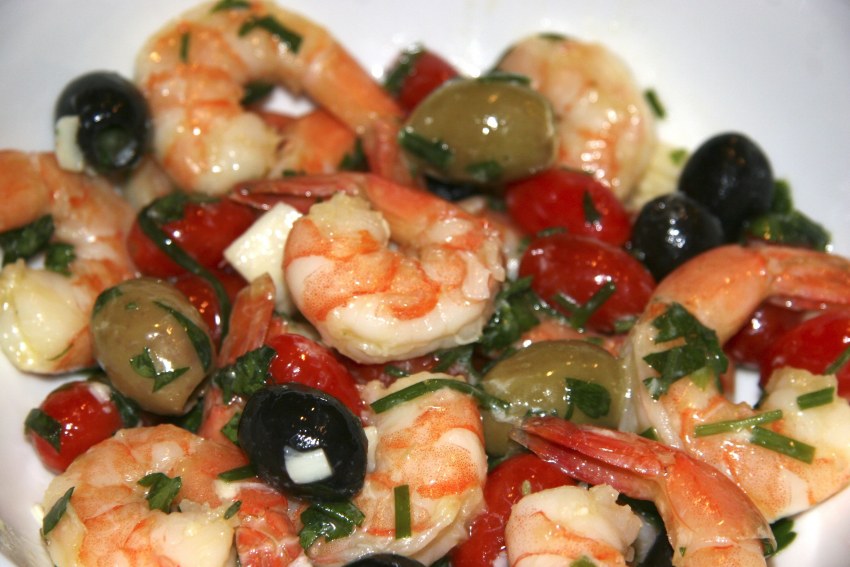 Салат с кальмарами и овощами