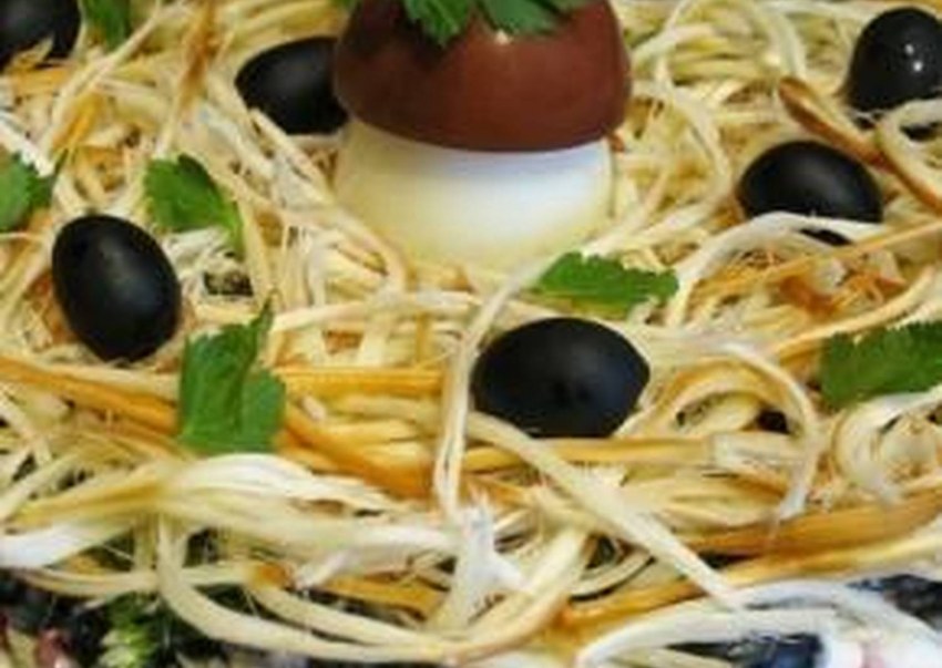 Салат с сыром косичка и кальмарами