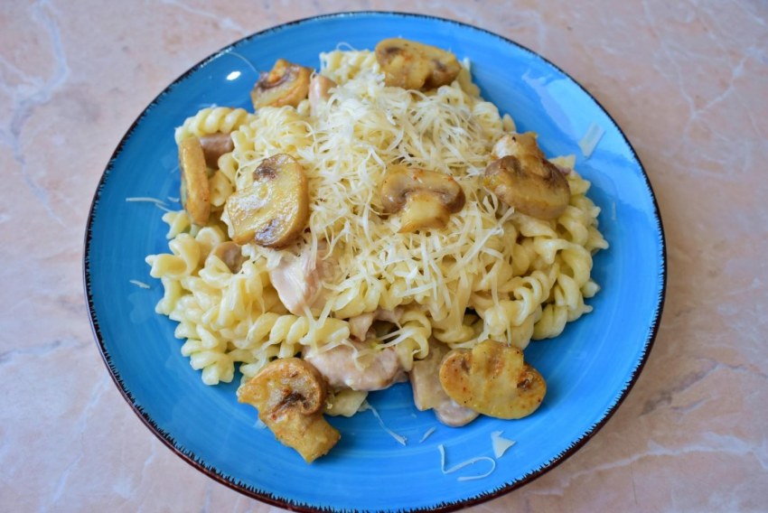Фрикасе из курицы с шампиньонами