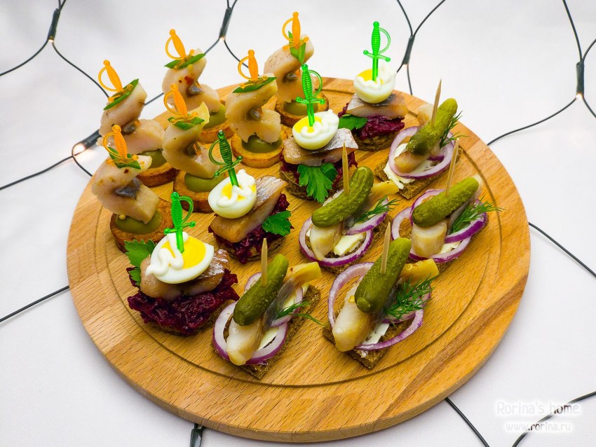 Канапе с селедкой и картошкой