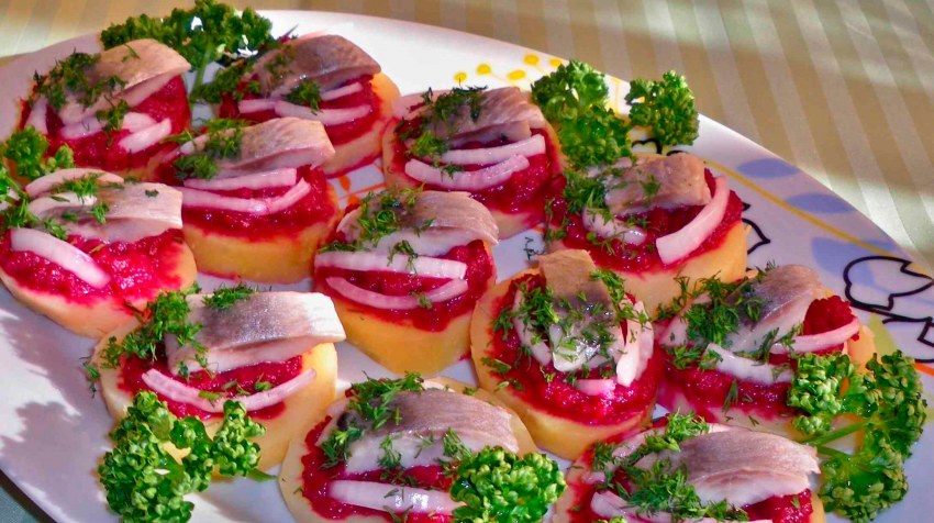 Закуска с селедкой