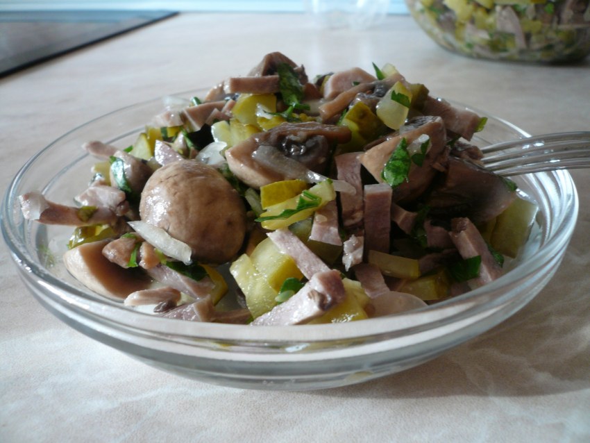 Шампиньоны маринованные шапка