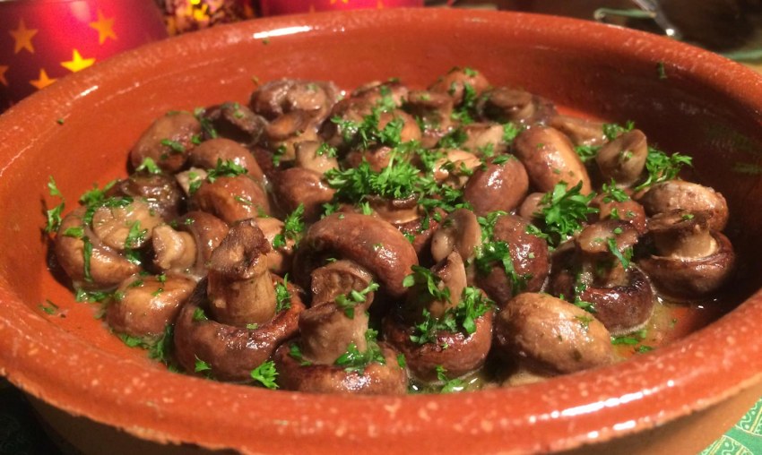 Грибы шампиньоны маринованные с чесноком