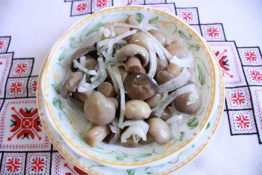 Салат с говядиной и грибами