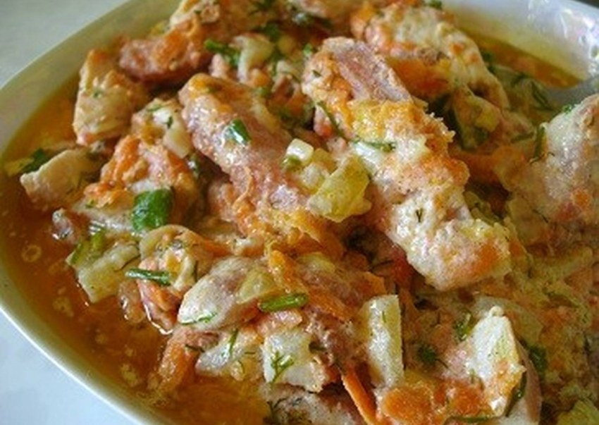 Куриная грудка в сметане с овощами