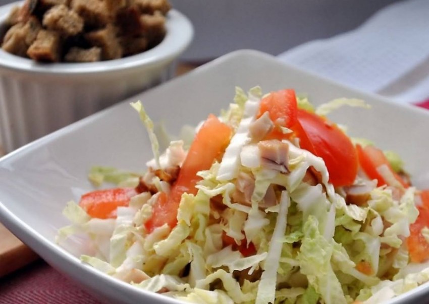 Салат с пекинской капустой и помидорами