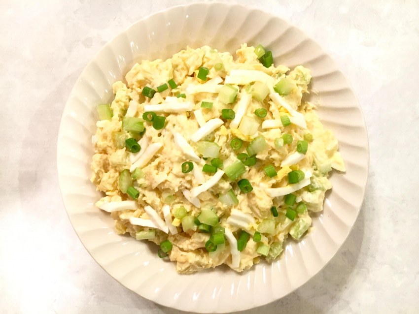 Салат с пекинской капустой и курицей и огурцом