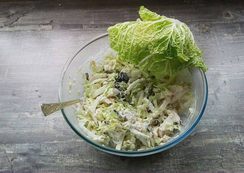 Салат с пекинской капустой и куриной грудкой