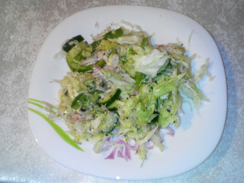 Салат с капустой и куриной грудкой