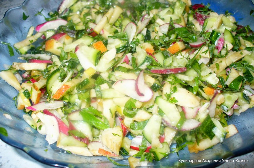 Салат из огурцов и яиц