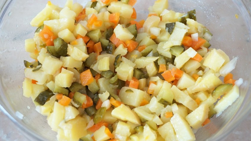 Салат с огурцами
