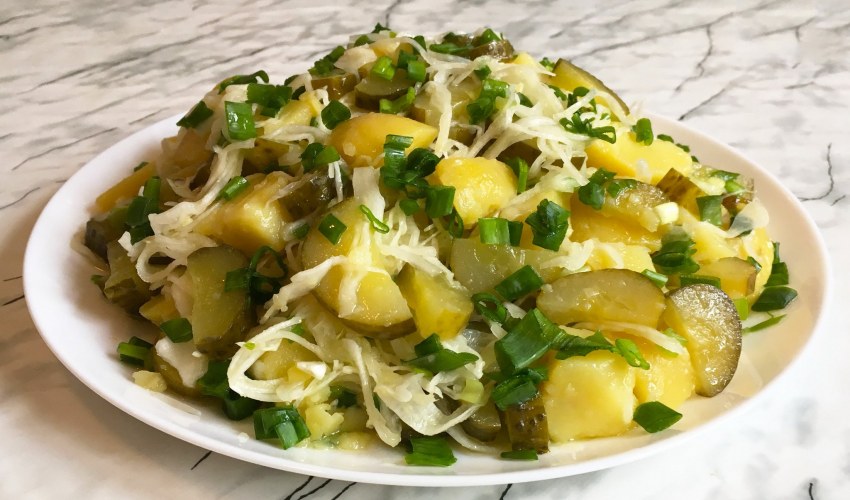 Салат с картофелем и помидорами
