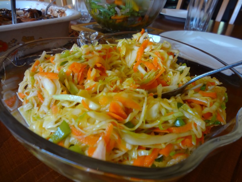 Салат с капустой перцем и огурцом