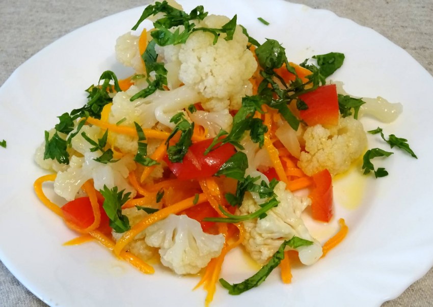 Витаминный салат с капустой и морковью