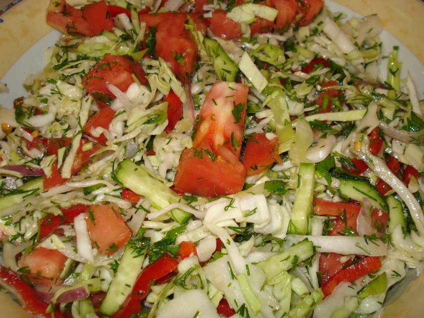 Овощной салат с капустой
