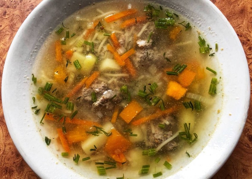 Суп с фрикадельками и макаронами