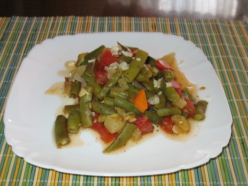 Креветки в кисло-сладком соусе с ананасами и стручковой фасолью