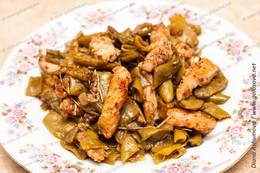 Стручковая фасоль с грецкими орехами и чесноком