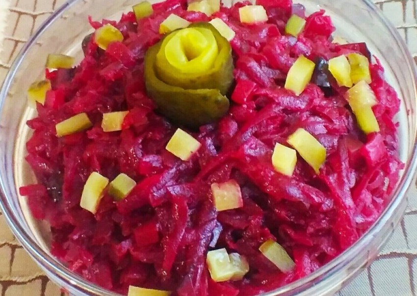 Салат из свёклы с солёными огурцами