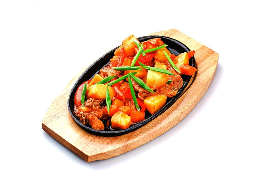 Горячая сковородка с овощами