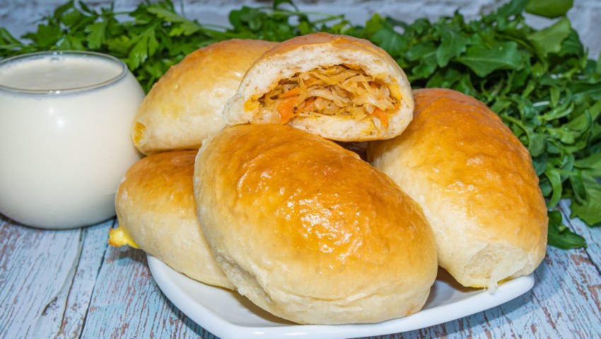 Дрожжевые пирожки с капустой