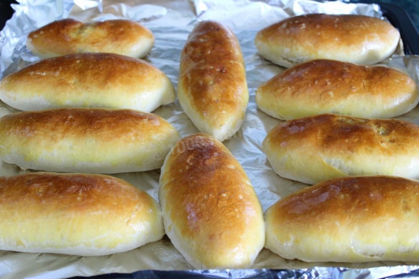 Пирожки с капустой и яйцом из дрожжевого теста