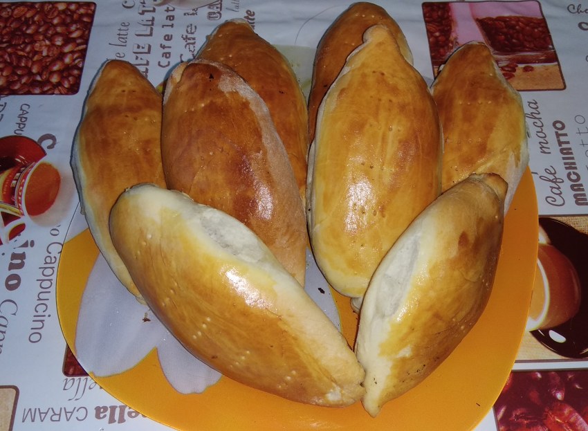 Пирожки с луком и яйцом из дрожжевого теста