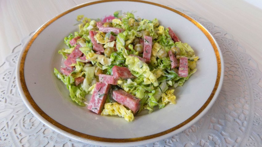 Салат с пекинской капустой и кукурузой