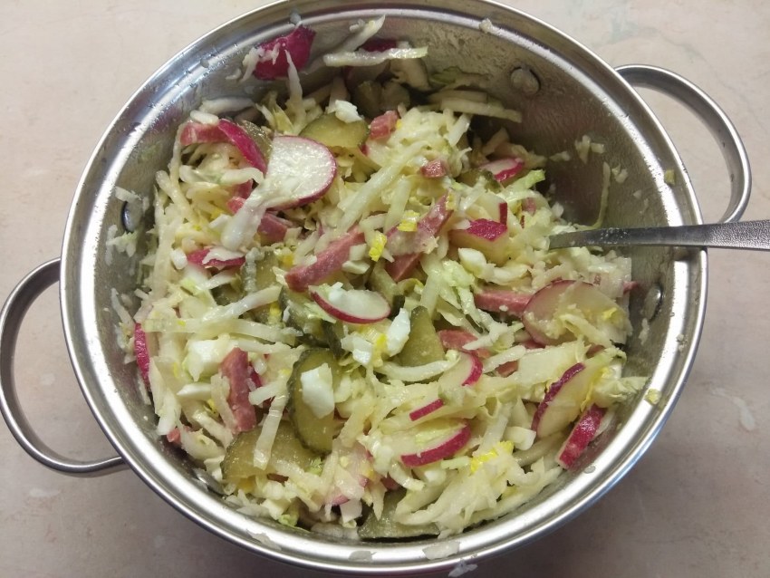 Салат с пекинской капустой и помидорами черри