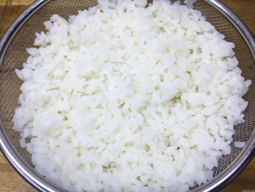 Салат аргентинский с рисом и огурцом