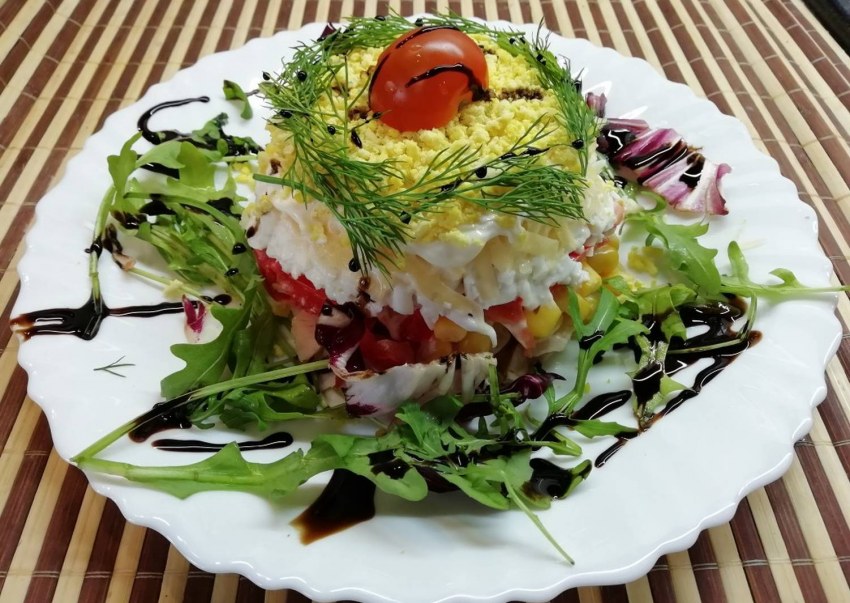 Салат с куриной грудкой слоями