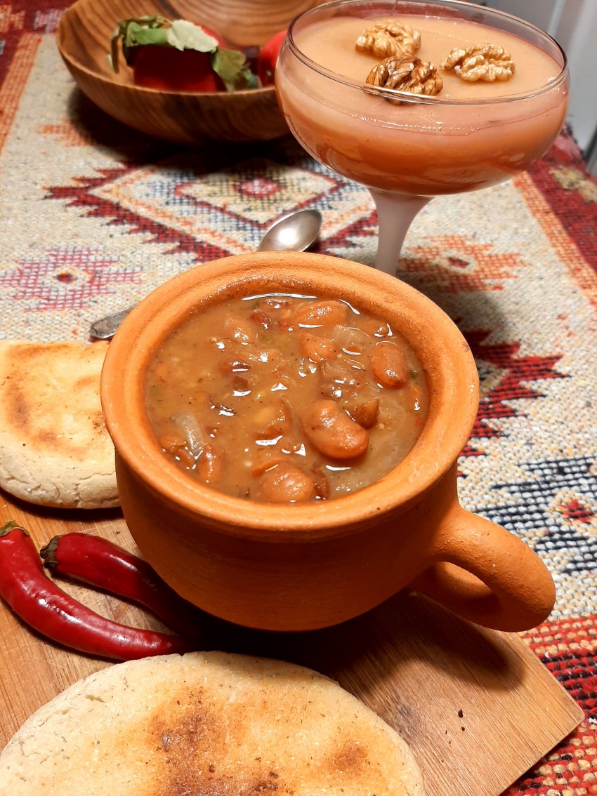 Лобио в горшочке