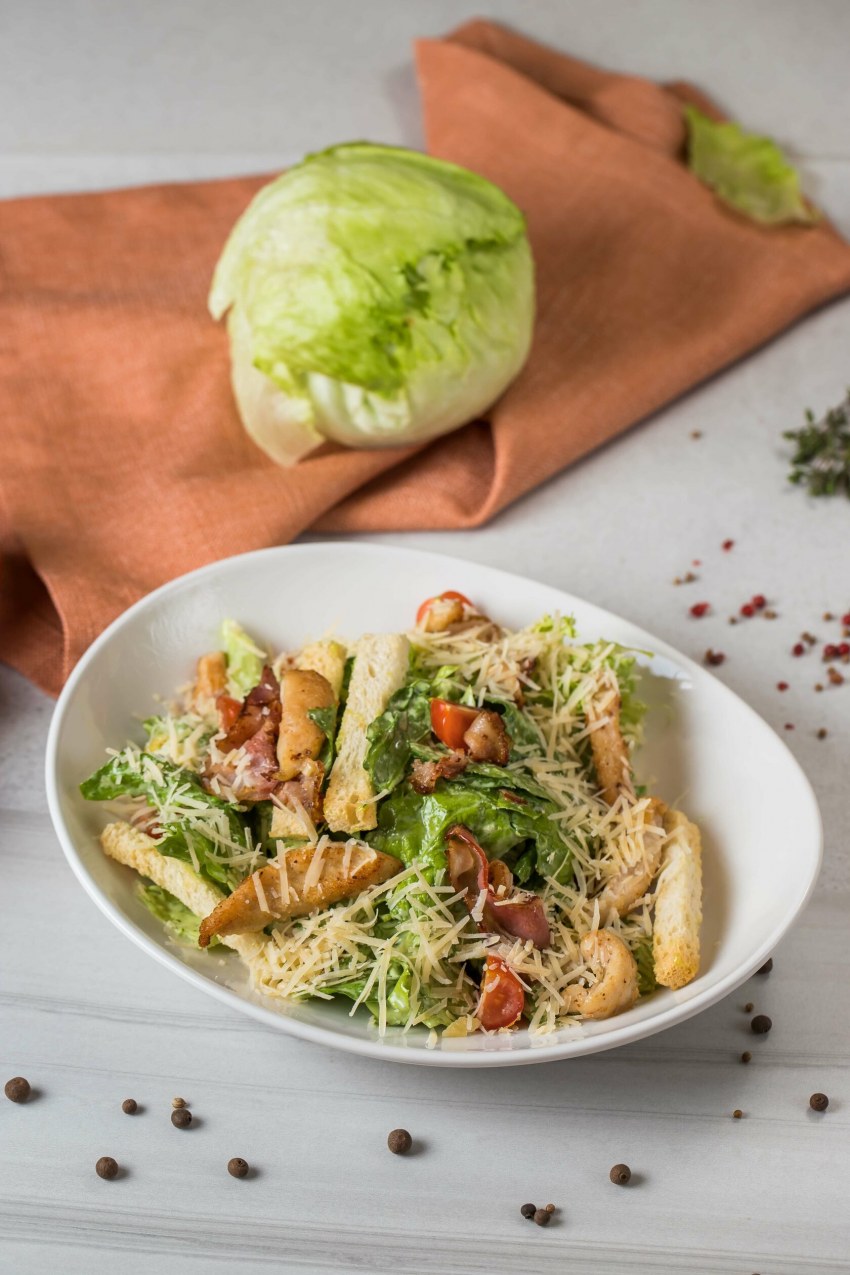 Салат Цезарь слоями с курицей