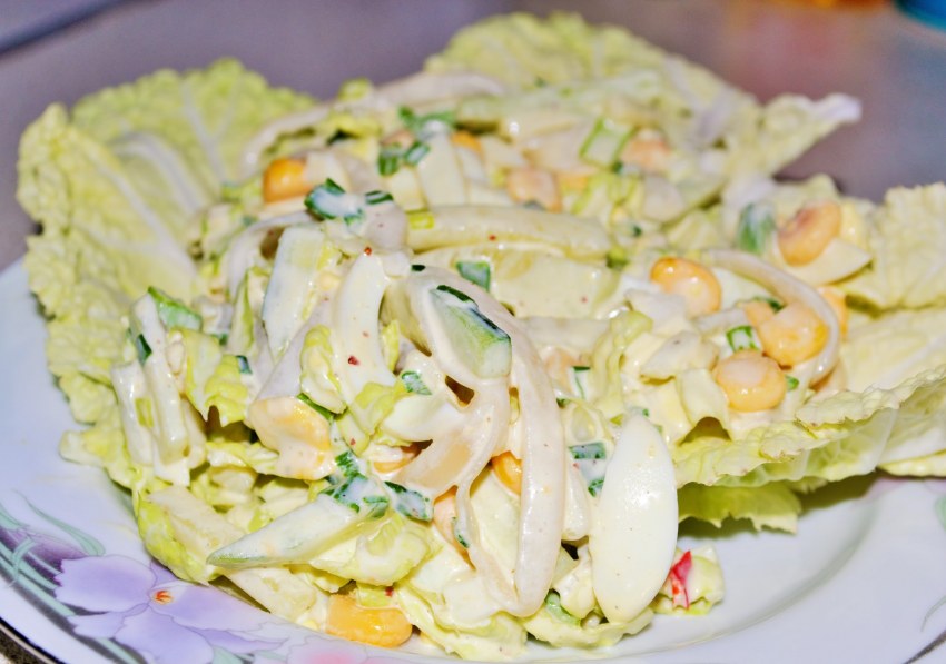 Салат с крабовыми палочками и пекинской капустой