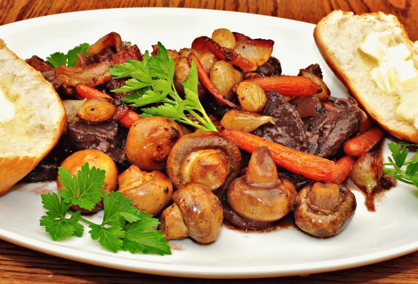 Жареное мясо с грибами