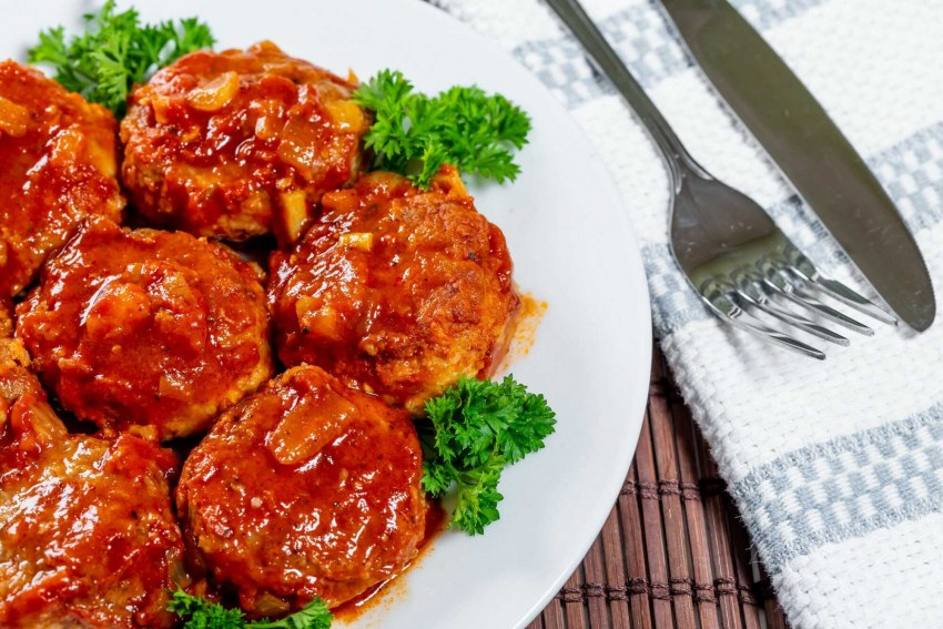 Тефтели мясные в томатном соусе
