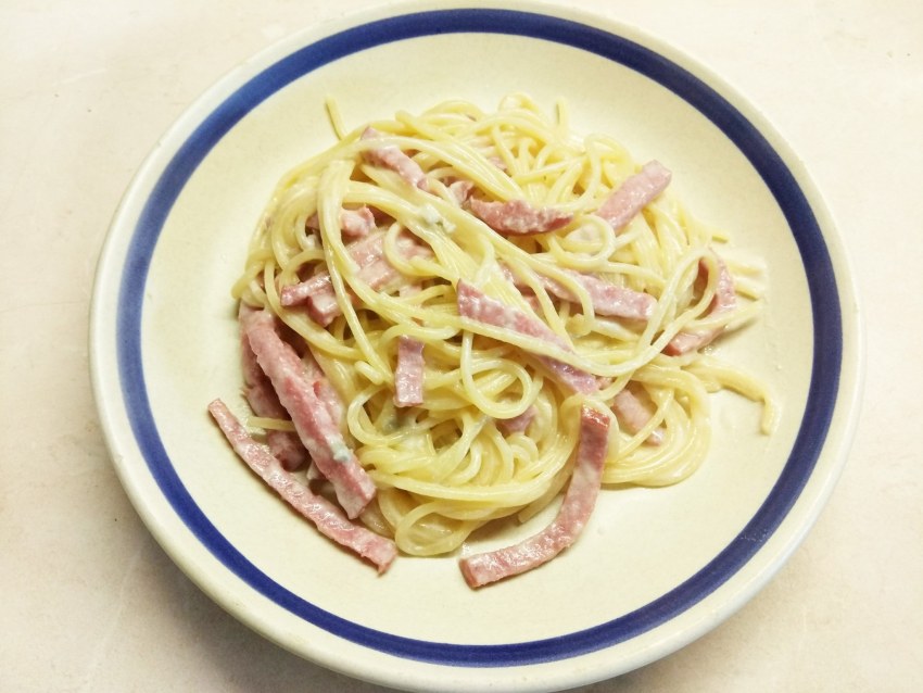 Блюдо с колбасками