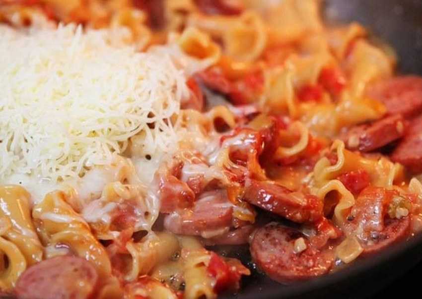 Паста с колбасками