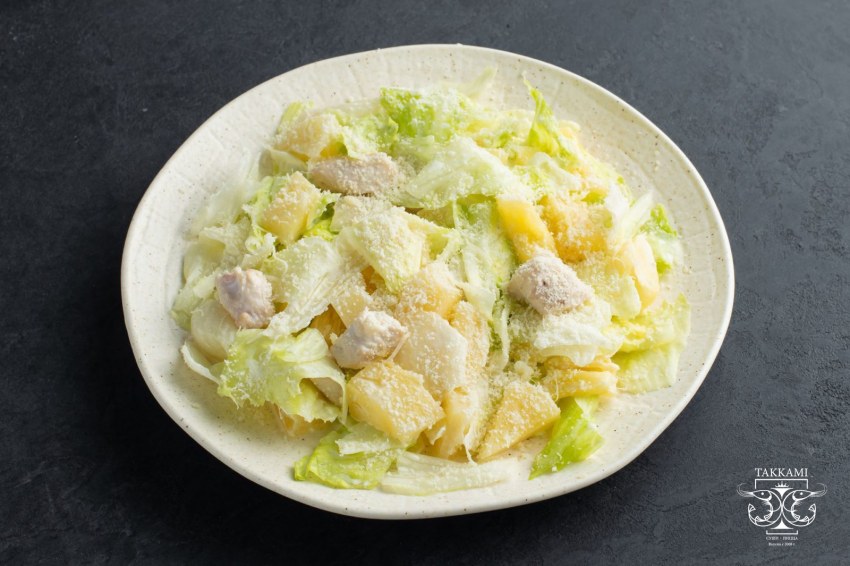 Салат Цезарь с куриной грудкой