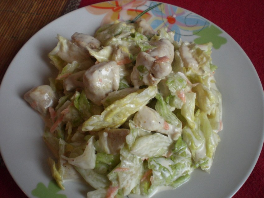 Салат с айсбергом и курицей