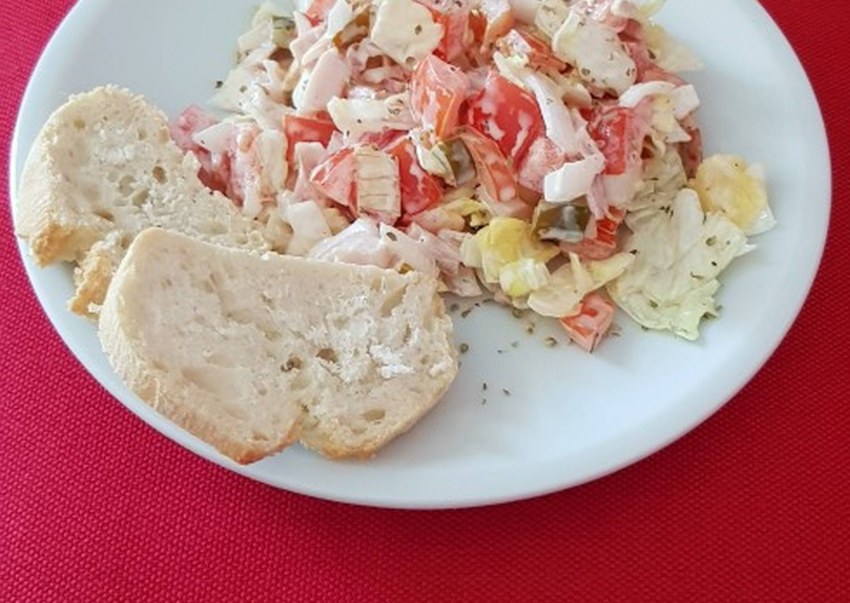 Салат с копчёной курицей и айсбергом
