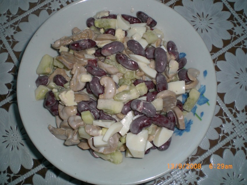 Салат с языком говяжьим и соленым огурцом